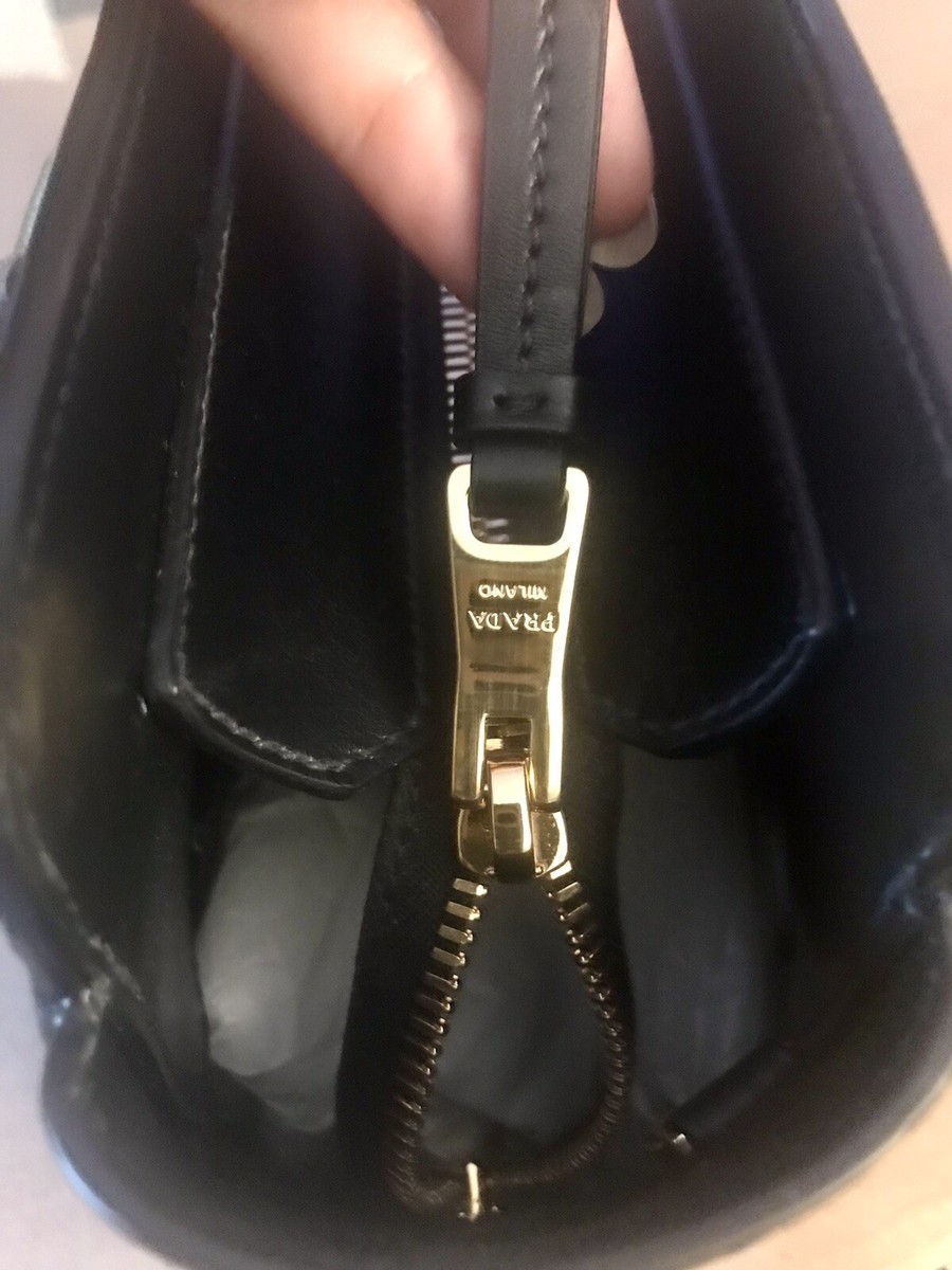 Prada Saffiano Borsa Black Leather Shoulder Tote Handbag Prada Saffiano Borsa Black Leather Shoulder Tote Handbag