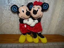 Disney Store Valentine Heart Hugging Holding Mickey Minnie Mouse Bean Bag Plush