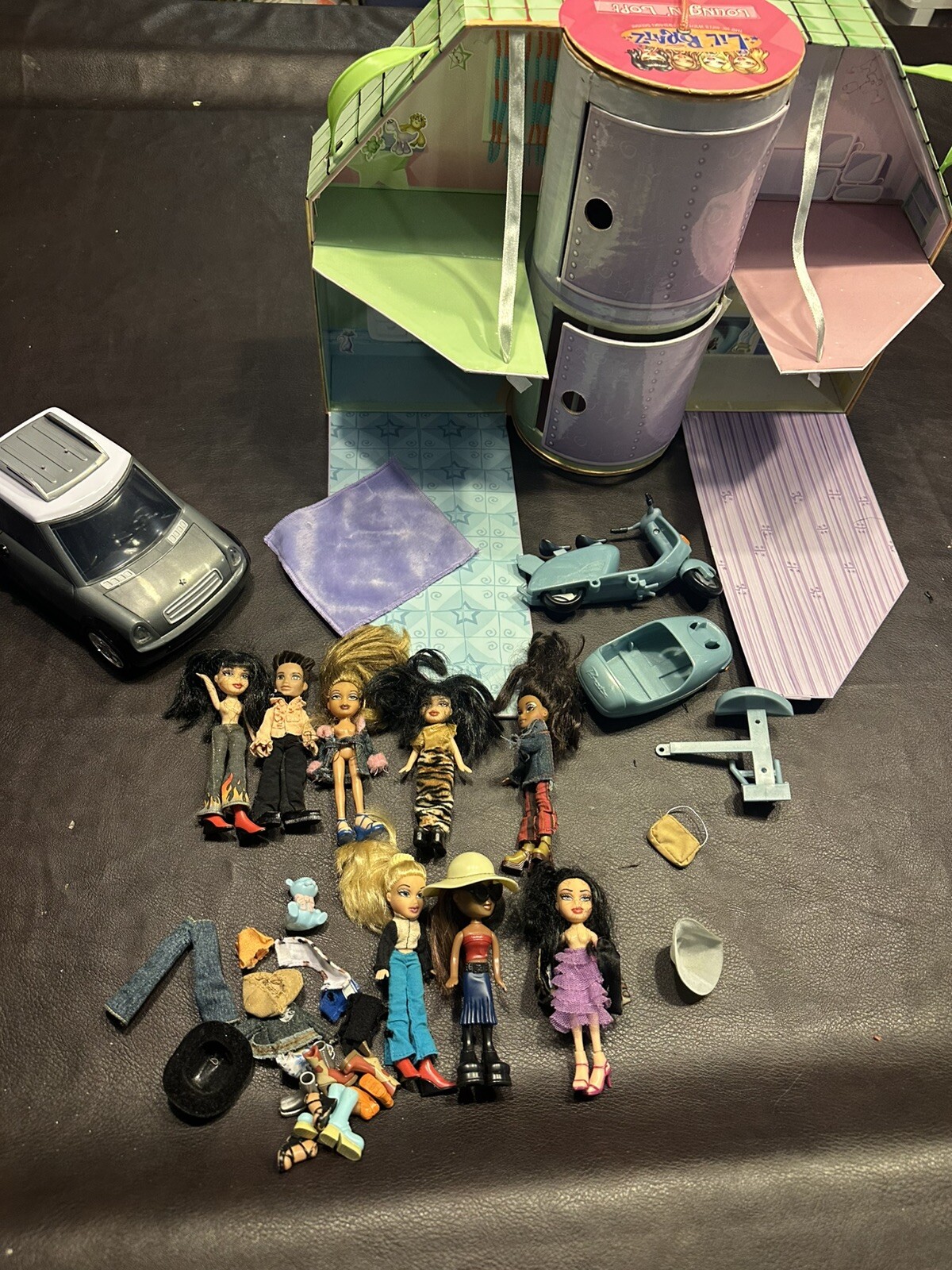 Vintage Lot of 7 Lil Bratz Dollhouse Car Y2K MGA Scooter Boyz Loungin Accessories