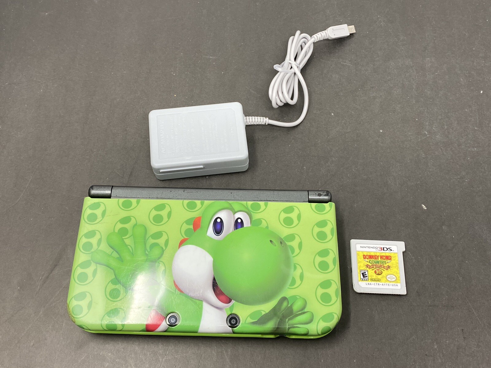 New Nintendo 3DS XL System Black w/ Donkey Kong Returns & Charger