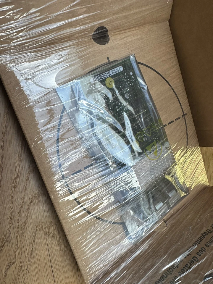 Fujitsu D2607 8-channel SAS 6Gb/s PCI-e 0/1 RAID Controller Card S26361-F3554-L8 - Image 3 of 4