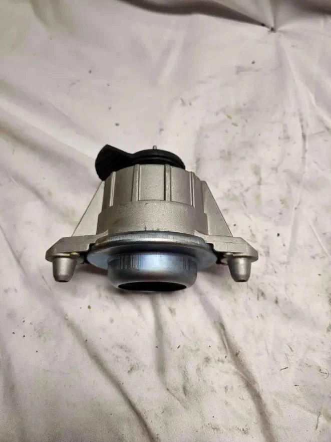 1 件 2008 - 2017 梅赛德斯奔驰发动机支架 C230 C250 E350 E400 A2042400917 — 第 2/4 张图片