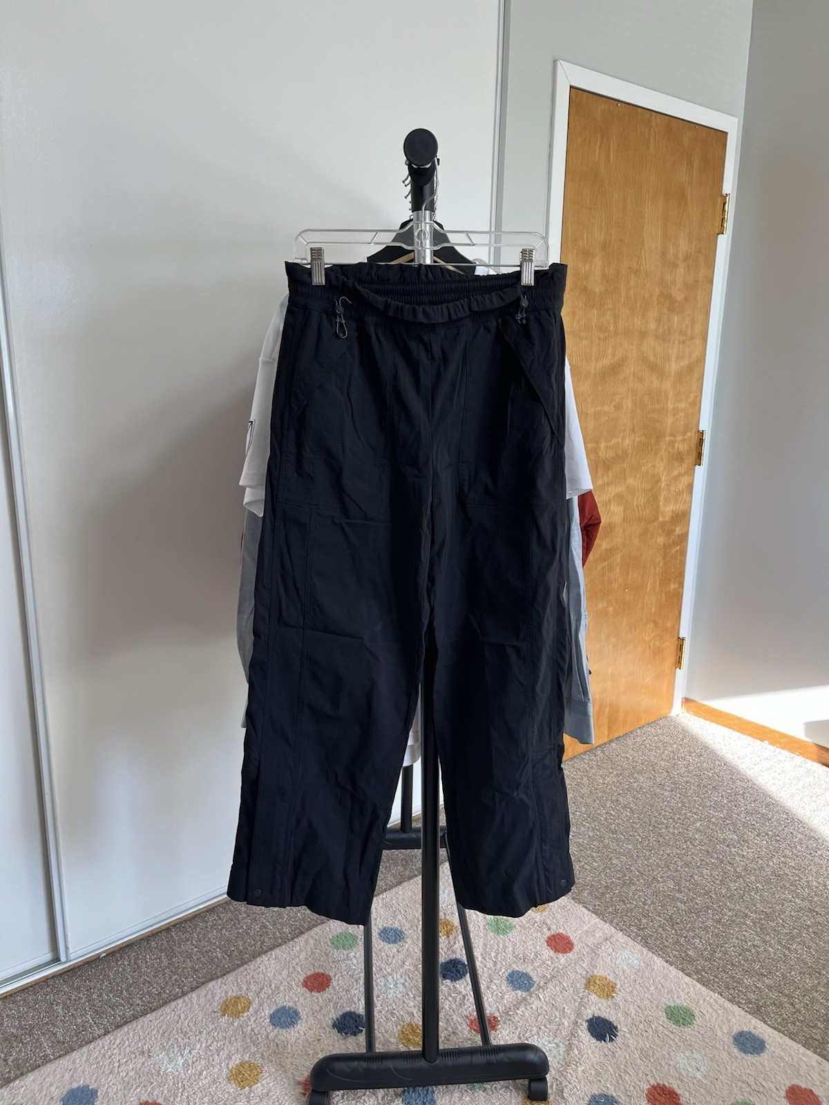 Athleta Wide Leg Cargo Pants Women's Size 6 Black