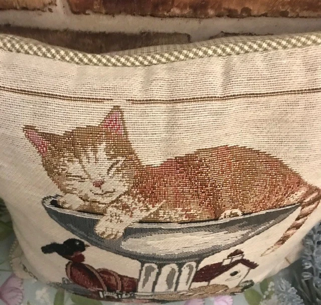 ADRIENNE SAMUELSON VINTAGE 12" TAPESTRY ACCENT PILLOW PUSSYCAT IN A BIRDBATH - Image 4 of 4