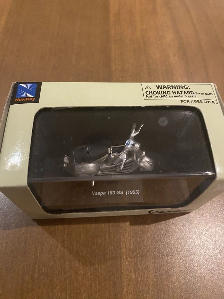 NewRay Vespa 150 GS (1955) Silver 1:32 Scale Die-Cast - New in Box - Image 2 of 4