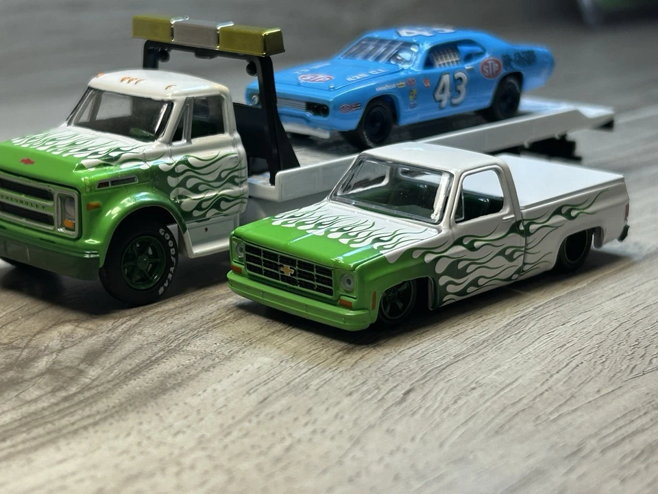 Grúa M2 Green Flames '68 C60 y camión de tienda Silverado '79  Foto 4 de 4