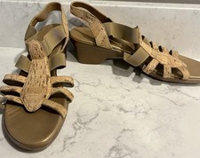 Munro American Women Sz 10M Strappy Brown/Tan...
