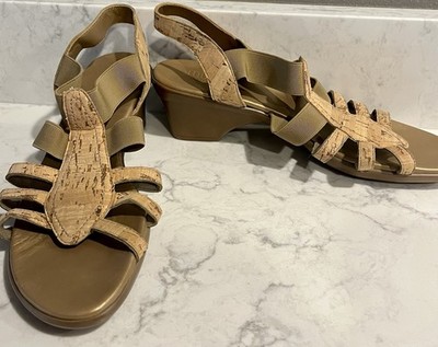 Munro American Women Sz 10M Strappy Brown/Tan 2  Heel Sandals New!