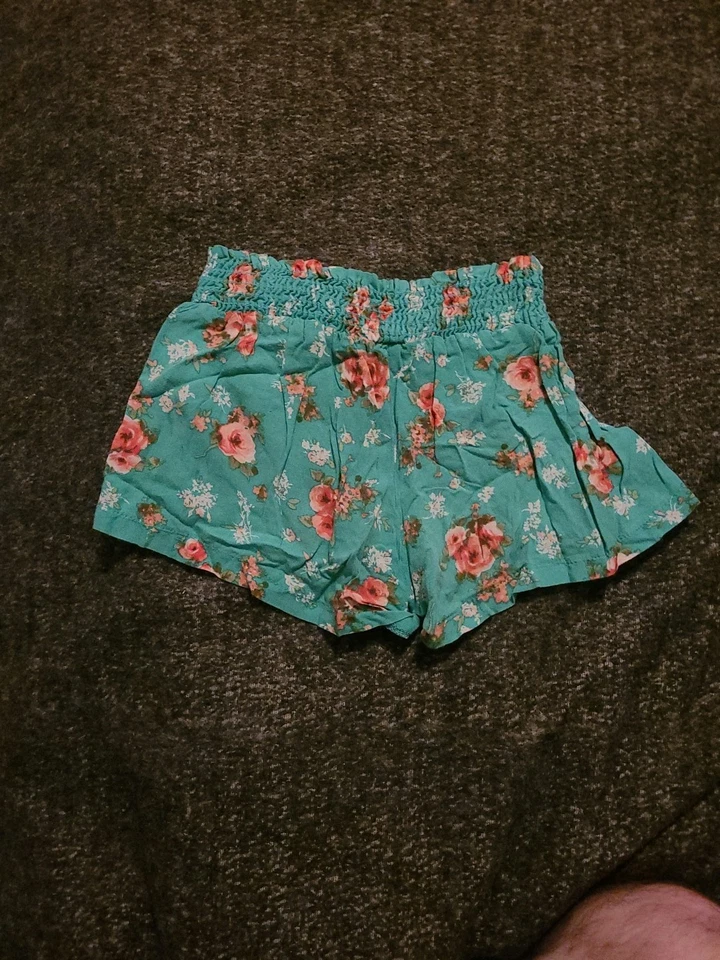 Wet Seal Floral Print Shorts Size Small - Image 2 of 2