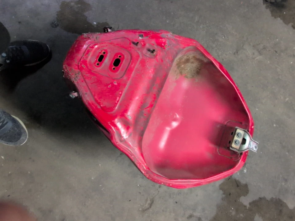 YAMAHA R1 2000 GENUINE OEM FUEL TANK SERBATIO Tanque - Image 4 of 4