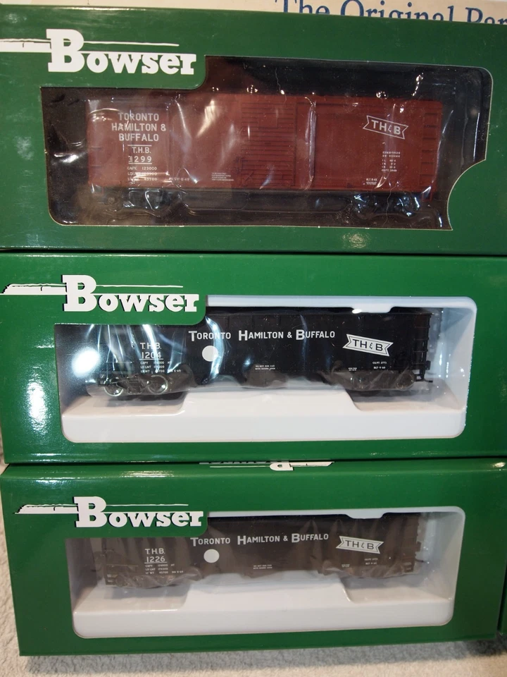 BOWSER  TORONTA,HAMILTON & BUFFALO 3-70t & , 4-70t OPEN HOPPER, 2-40ft. BOX CARS - Image 3 of 4