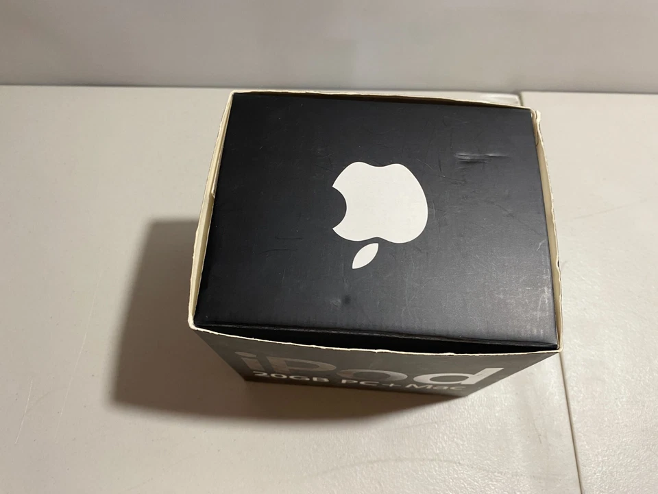 iPod Photo 4th Generation 20gb A1099 w/ Original Box - Apple Collector - Image 3 of 4