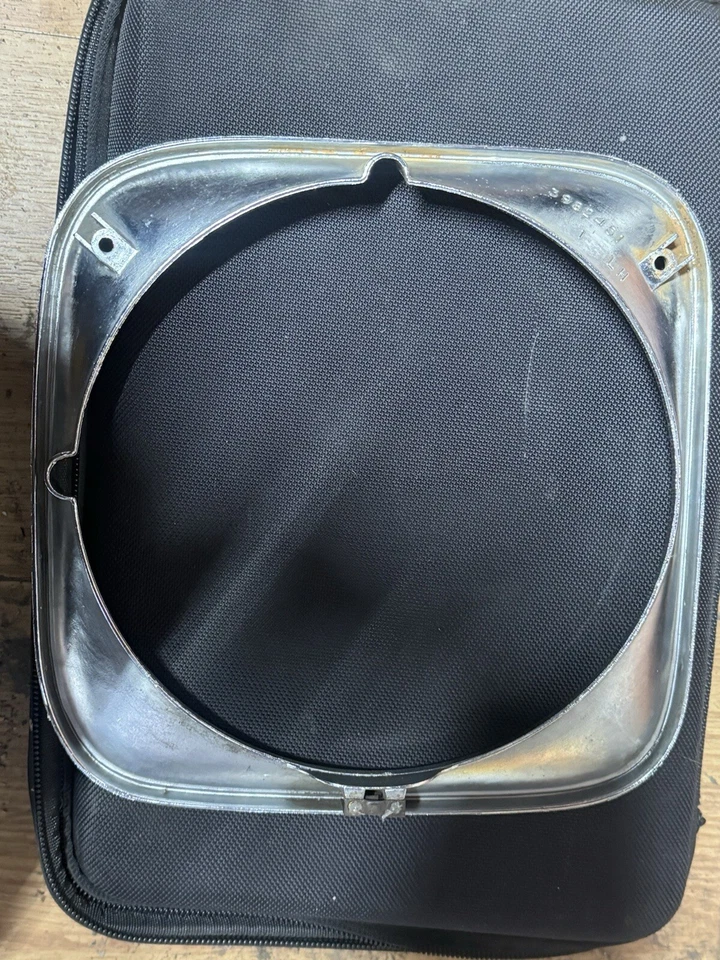 Chevrolet Chevelle 1971 bisel de faros LH Foto 2 de 3