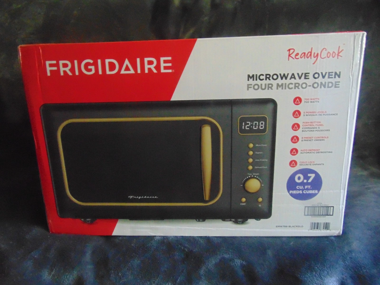 FRIGIDAIRE EMW788RETRO 0.7 Cu. Ft. Retro Microwave, Black-Gold