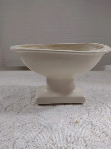 ROYAL HAEGER POTTERY CREAMY WHITE PEDESTAL PLANTER Oval Vintage Cottage Decor