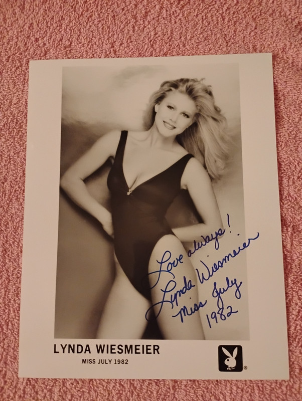 Lynda Wiesmeier Signed Promo Photo / 8"x10" / Playboy Playmate July 1982