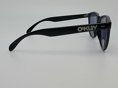 Oakley 03-063 Frogskins Gen 1 Black Frame Violet Iridium Lens