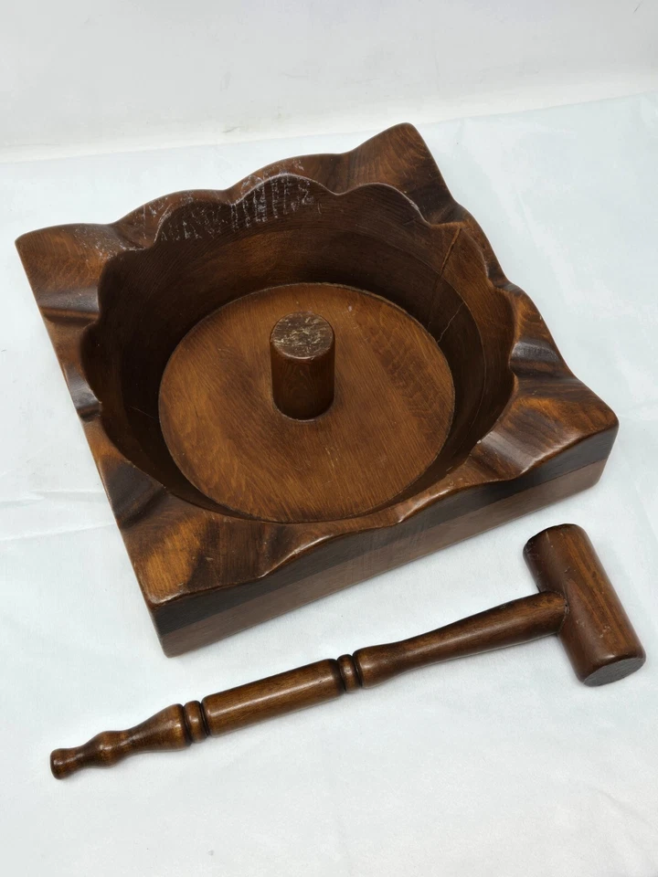 VINTAGE MCM HANDCRAFTED WALNUT WOOD NUTCRACKER BOWL WITH MALLET 9.5" - Image 4 of 4