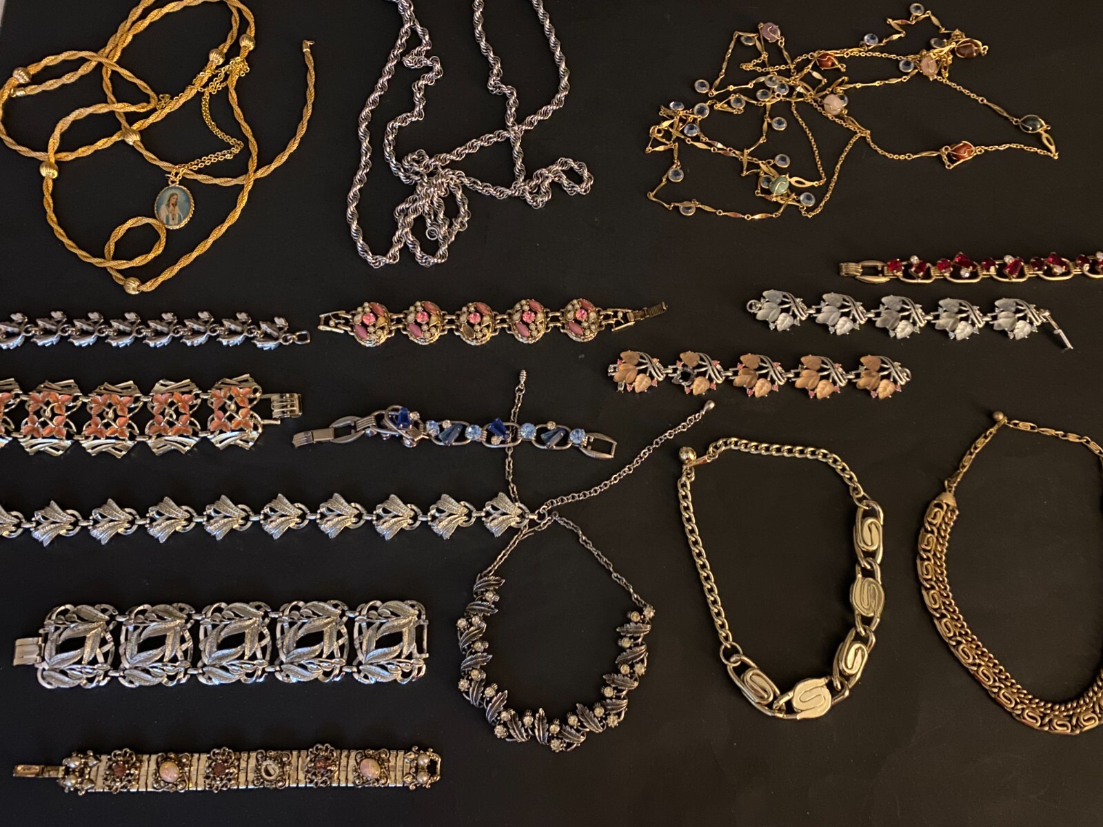 HUGE VINTAGE HIGH END COSTUME JEWELRY BOX COLLECTION… Gem