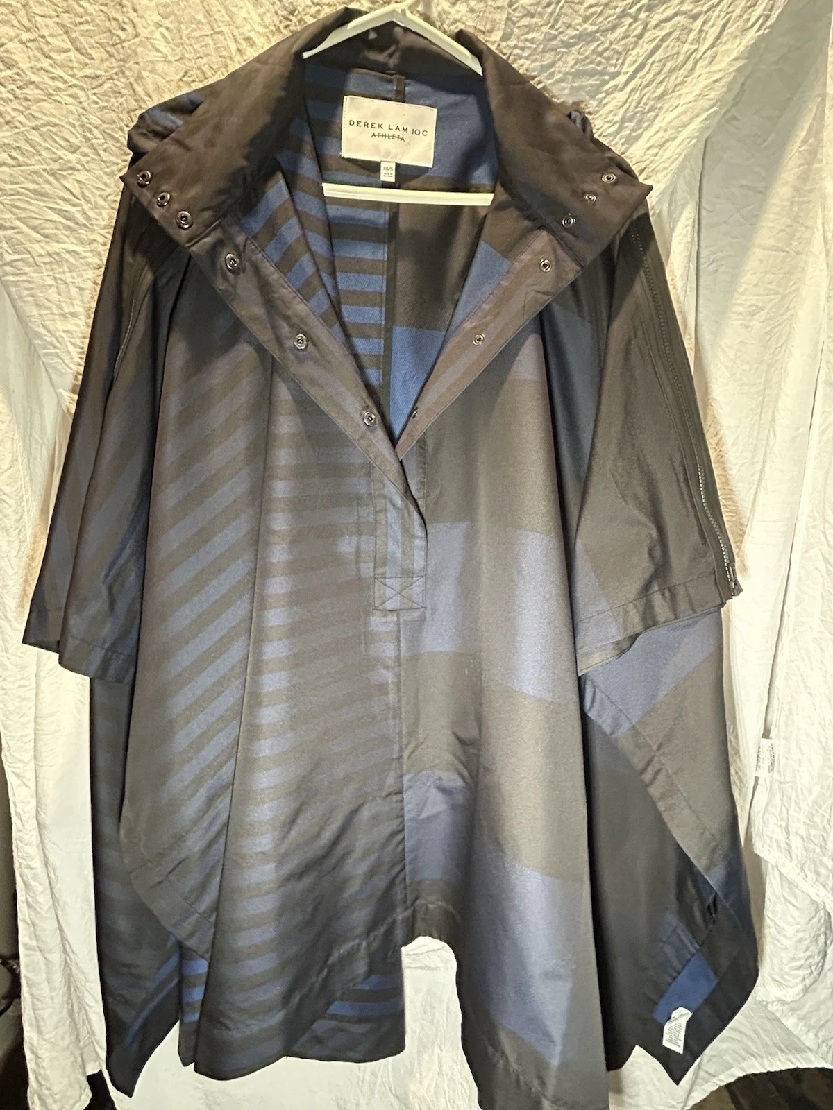 Derek Lam 10C X Athleta Women’s Stripe Space Poncho/Rain Jacket Size XS/S
Opens in a new window or t