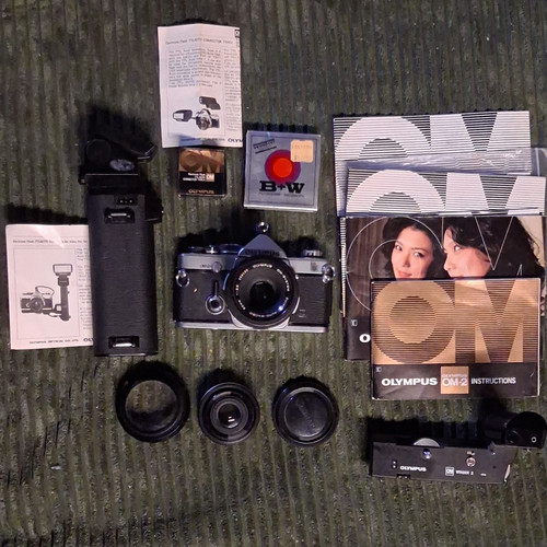 Exc Cond Olympus OM-2 35mm SLR Film Camera Silver/Black w/ Manuals & Accessories