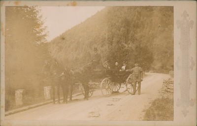Kabinett Foto Männer und Frauen auf einer Kutsche - 10964421