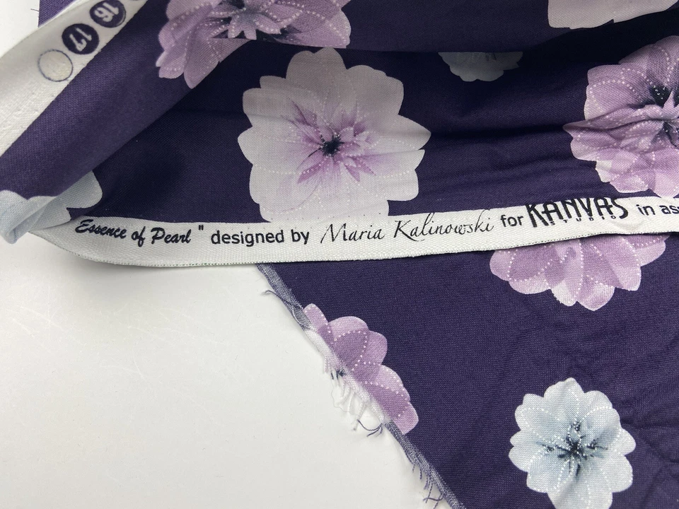 Tela Edredón Flores Flotantes Púrpura Esencia Perla Bernartex 1 Y 3/8 Yarda Foto 3 de 4