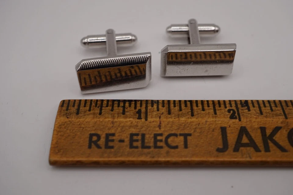 Juego de gemelos escudos para hombre diseño de mediados de siglo tono plata joyería para hombre Foto 4 de 4