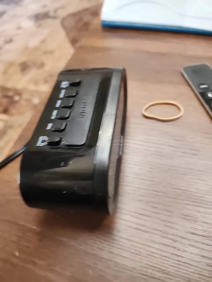 Sharp Digital Alarm Clock AccuSet Automatic Set, .9in White LED Display, SPC476 - Image 4 of 4