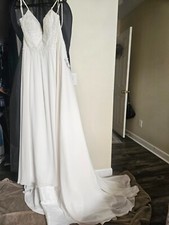 A-line, unaltered wedding dress size 12, hidden pockets, white