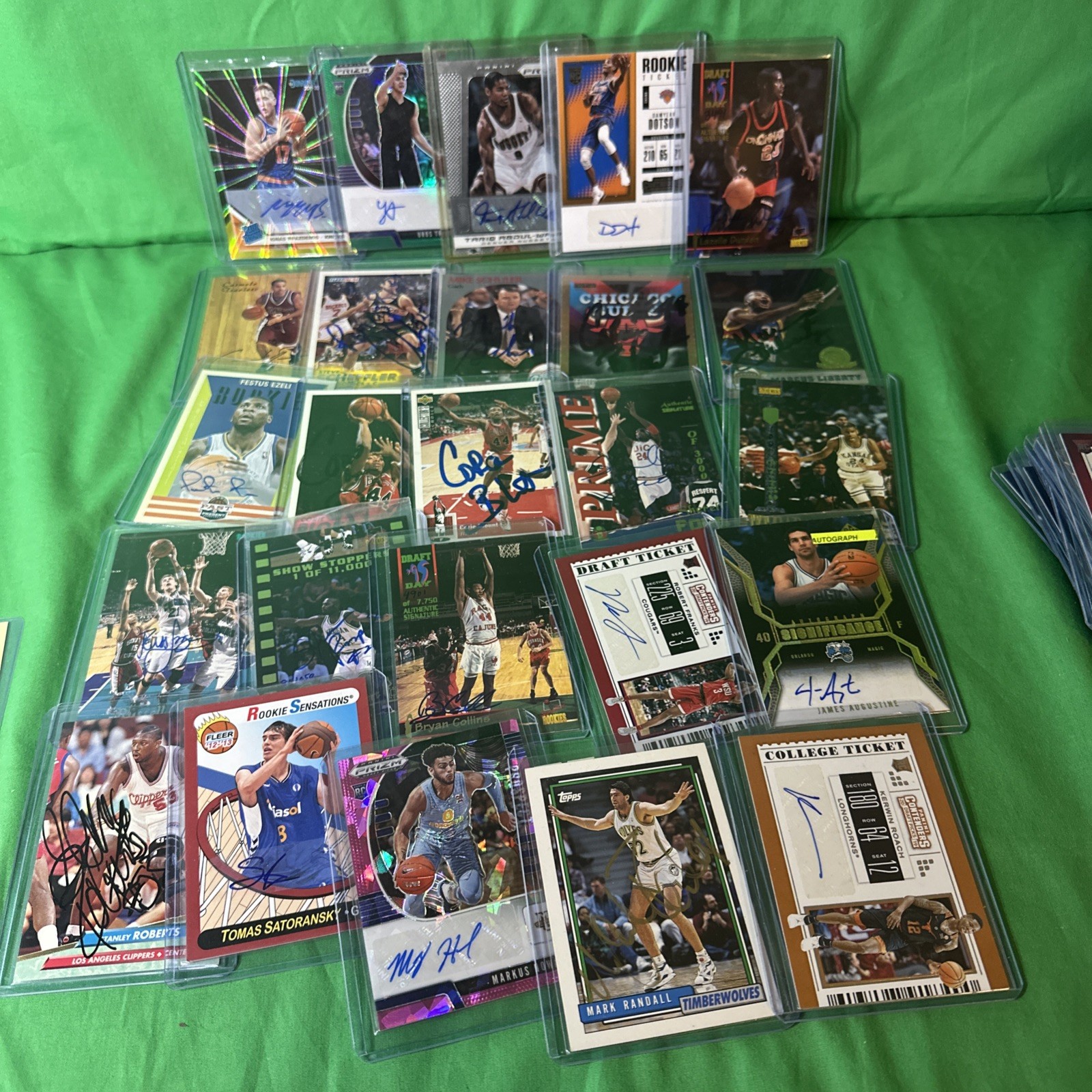 Huge 450+ Basketball Card Lot: All Auto’s, Graded, Numbered Or Patch Loaded!! view 17