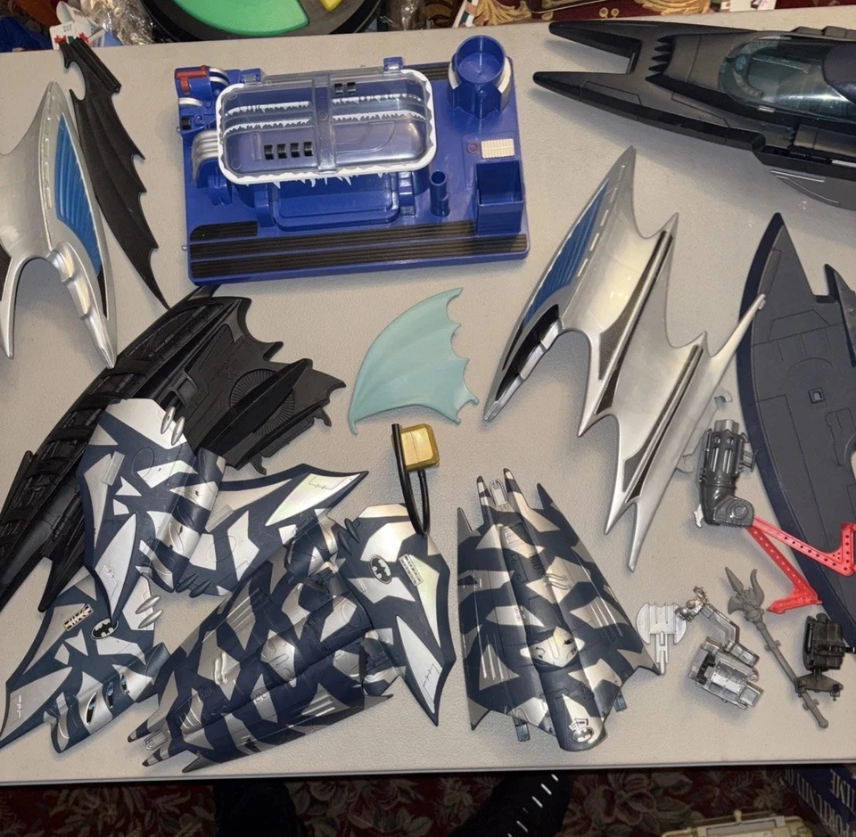 CONOCEDOR AÑOS 90. Accesorios aleatorios Batman, armas, misiles, vehículos, alas Foto 2 de 3