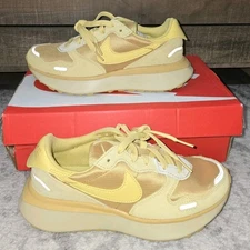 Nike Phoenix Waffle Wheat Gold W Size 6.5 University Gold