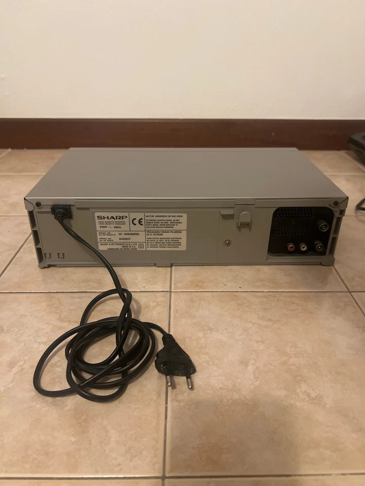 SHARP VIDEOREGISTRATORE VHS CON TELECOMANDO - Immagine 3 di 3