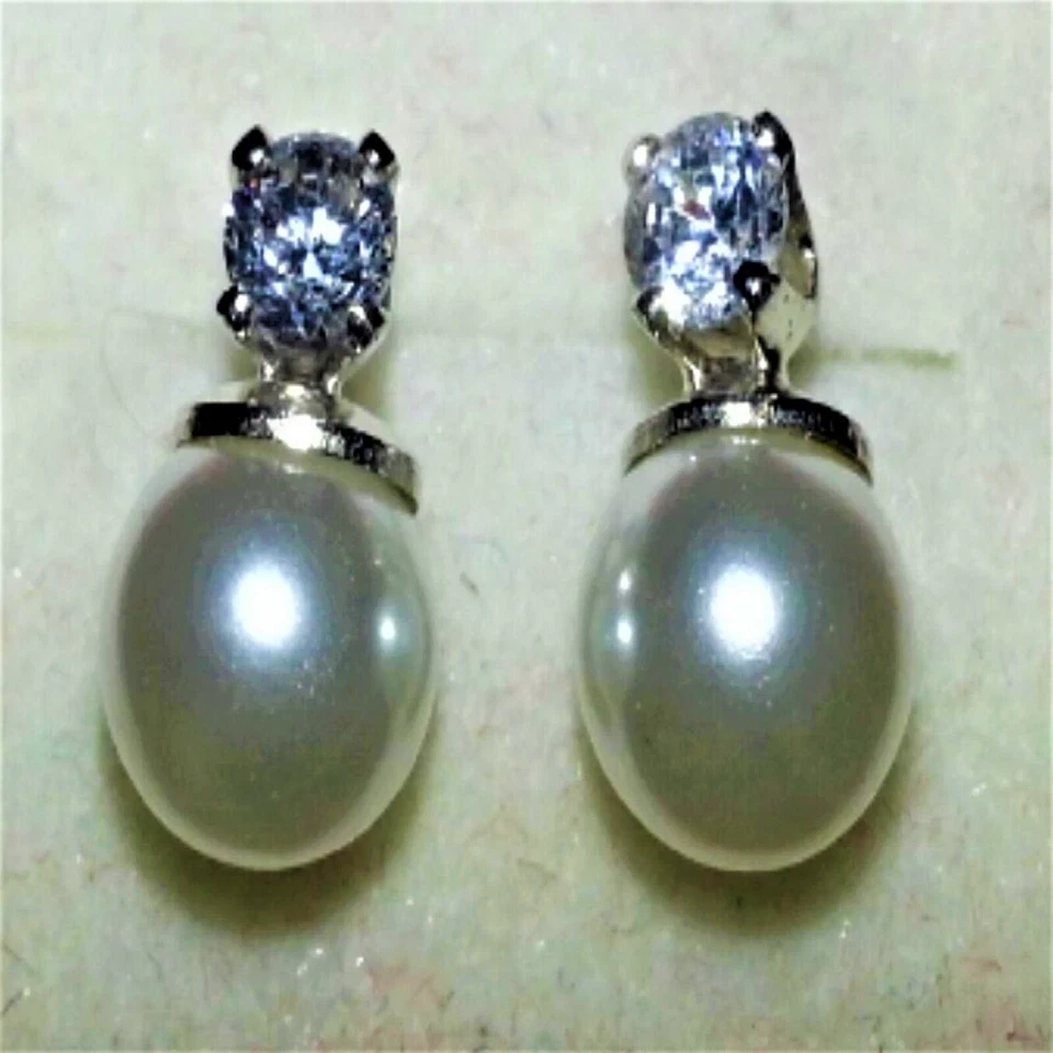 Orecchini da donna in argento 925 di perle bianche con zirconi piccoli leggeri - Immagine 3 di 4