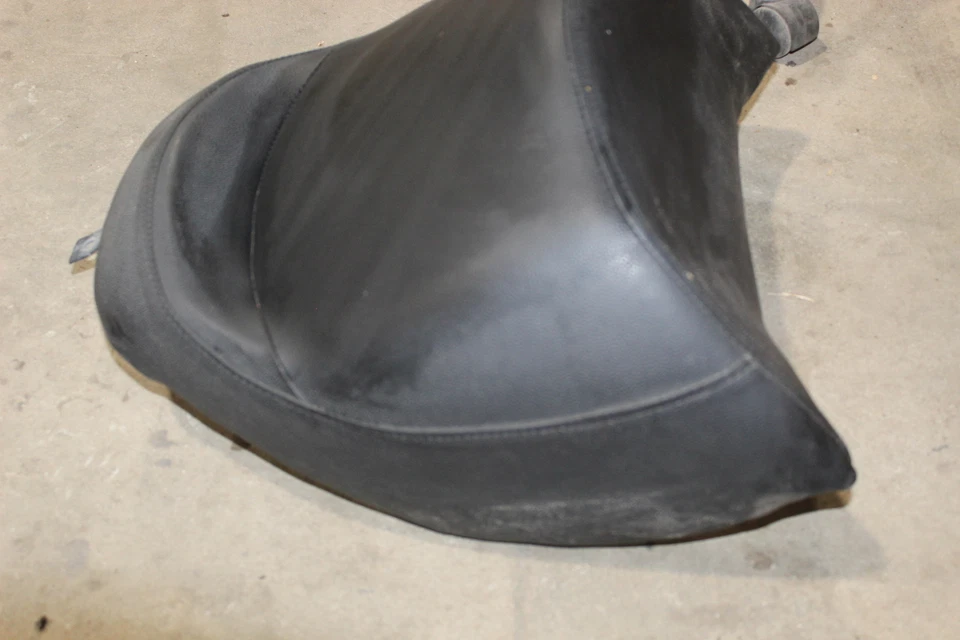 Заднее седло сиденья 2007 Yamaha Rs Venture Rst90 8ET-24750-00-00 - Изображение 4 из 4