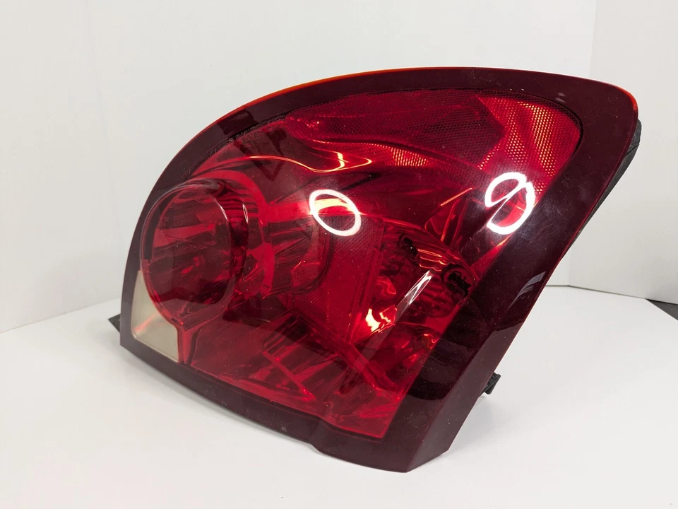 Luz trasera izquierda Saturn Ion Coupe 2003-2007 22723022 16531771 Foto 2 de 4