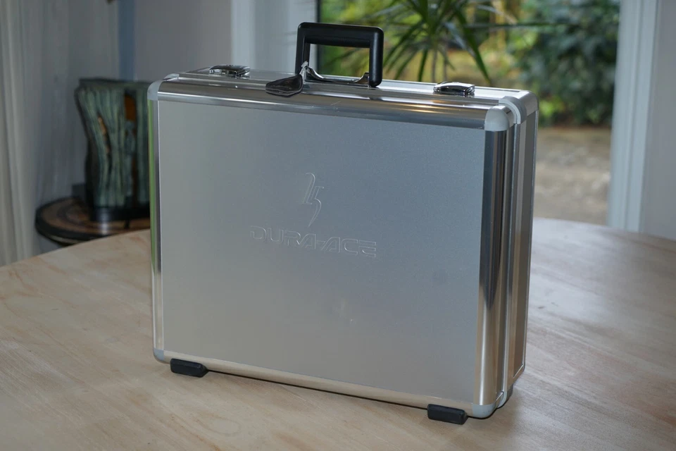 NOS 1998 SHIMANO DURA ACE 25TH ANNIVERSARY GROUPSET INCLUDING WATCH & PAPERS - Image 2 of 4