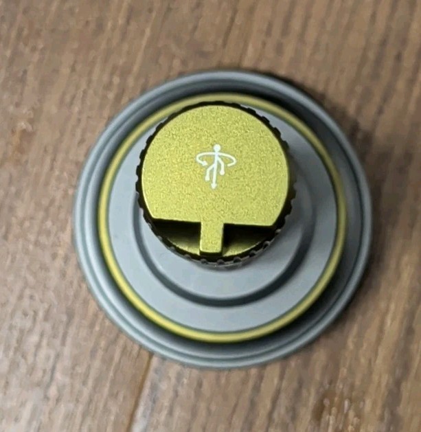 Swiss Tech Steigern 2000L Rechargeable Flashlight (33642)