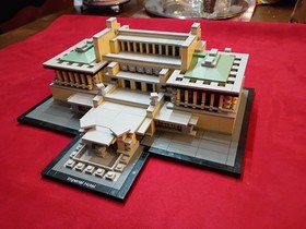 LEGO ARCHITECTURE: Imperial Hotel (21017)  - complete, no box, no instructions