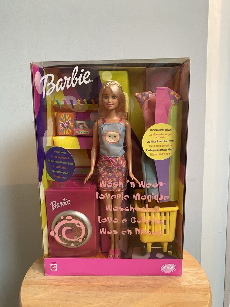 Vintage Barbie Wash 'N Wear Doll w Color Change Outfits 2000