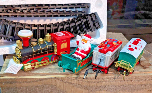Świąteczny pociąg Świętego Mikołaja z parą i dźwiękiem w pudełku - Zdjęcie 3 z 6