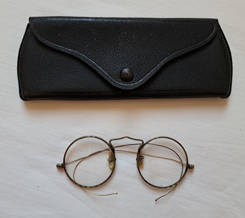 ANTIQUE EYE GLASSES WITH WELLSWORTH CASE LOT #8