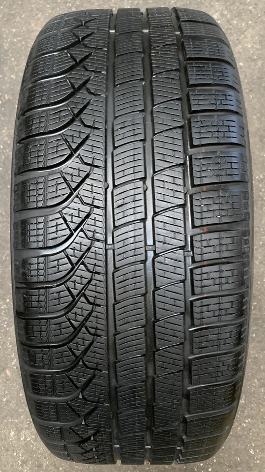 1 Winterreifen 245/40 R20 99V Pirelli Scorpion TM Winter * MO M+S E35 - Bild 1 von 1