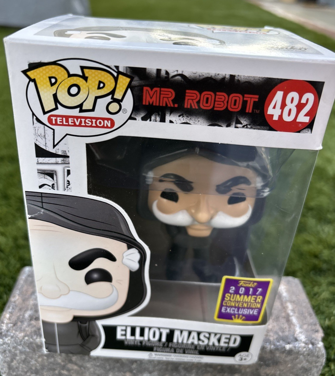 Funko Pop! Vinyl: Elliot Alderson - (Masked) - 2017 Convention (Exclusive) #482