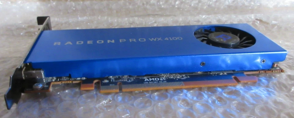 Tarjeta de video AMD Radeon Pro WX 4100 4 GB GDDR5 PCI Express x16 Foto 3 de 4