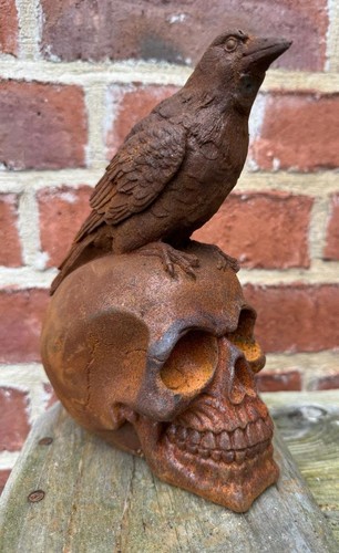 Cast Iron Skull with Raven Bird sat atop - Indoor / Outdoor - Rust Finish - 2kg - Picture 1 of 8