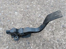 MITSUBISHI OUTLANDER THROTTLE ACCELERATOR PEDAL MN101543 