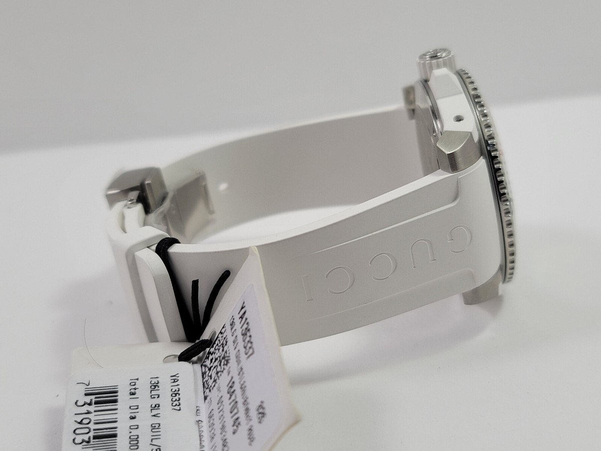 Gucci Dive SWISS Quartz White Dial Rubber Strap Stainless Steel