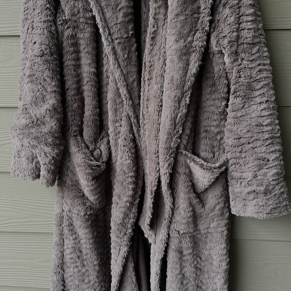 Soma Womens Gray Brown Faux Fur Pinky Plush long Robe Sz S/M belt - Image 4 of 4